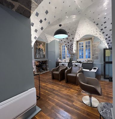 Nous mettons notre savoir-faire à votre disposition et vous accompagnons tout au long de vos travaux de plâtrerie et de peinture. Contactez-nous !