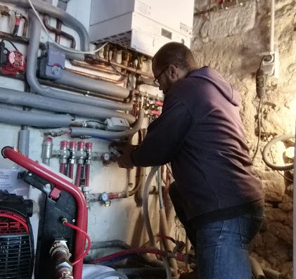 À la recherche d'une entreprise experte en plomberie et en électricité ? L'entreprise DLOMONN prend en charge tous vos projets à Blaye. Contactez-nous !