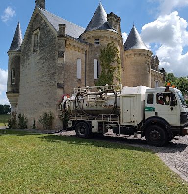 Nous intervenons pour des prestations d'entretien et de réparation des canalisations. Particulier et professionnel : contactez-nous dès maintenant.