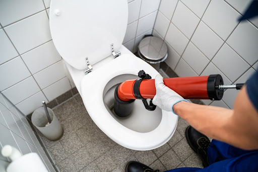 Besoin d'un débouchage de canalisation à Paris ou en Ile-de-France ? Interventions urgentes 24/7 avec Aprime Fluides. Contactez-nous pour un devis gratuit et rapide.