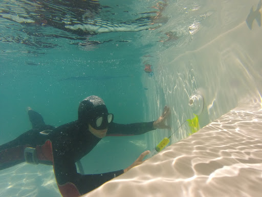 Recherche et localisation de fuites de piscine et fuites après compteur. Débouchage de canalisation et plomberie à Carcassonne et en région Occitanie.