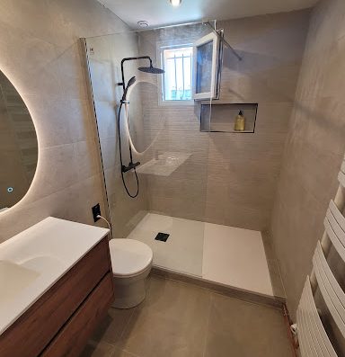 Transformez votre salle de bains à Bordeaux avec notre entreprise familiale. Service clé en main : plomberie