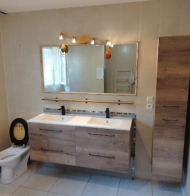 Nous sommes là pour vous accompagner dans votre projet de rénovation. Découvrez nos services spécialisés qui vous aideront à transformer votre espace de vie