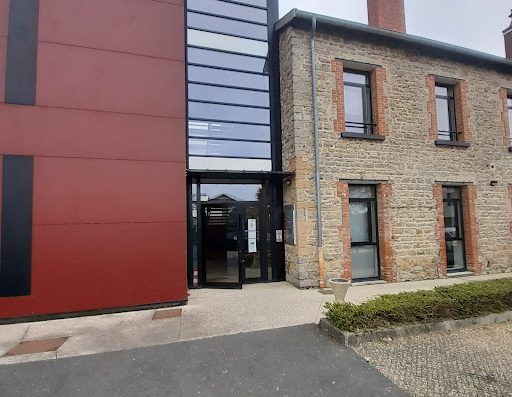 Vous recherchez un professionnel en rénovation de l’habitat sur Lyon ? Rénovation après sinistre - Travaux de rénovation - Urgence et petits travaux.