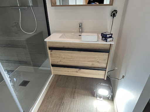 Vous souhaiter rénover un bien à Bezannes près de Reims (51) ? Faites appel à Avenir Rénovations Bezannes- Reims pour vos travaux. Devis gratuit et personnalisé.