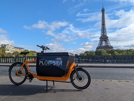 Faites confiance au Petit Plombier à Vélo pour vos problèmes de plomberie à Paris. Déplacements écoresponsables en vélo-cargo. Dépannage plombier Paris.