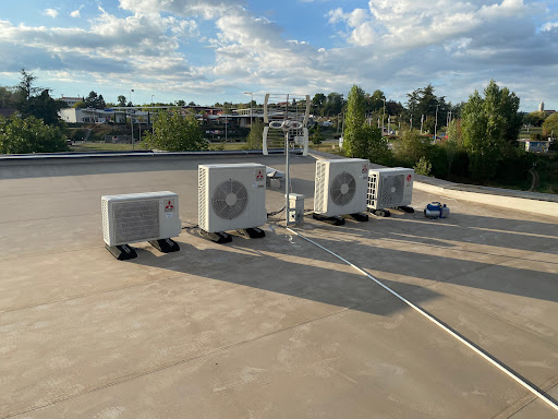 Notre entreprise Brunel Plomberie prend en charge la réalisation de vos travaux de plomberie et l'installation de votre système de climatisation.