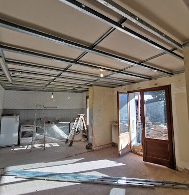 Bienvenue sur le site de notre entreprise AB SERVICES : poursuivez votre lecture et découvrez nos prestations d'aménagement intérieur à Annecy et sa région.